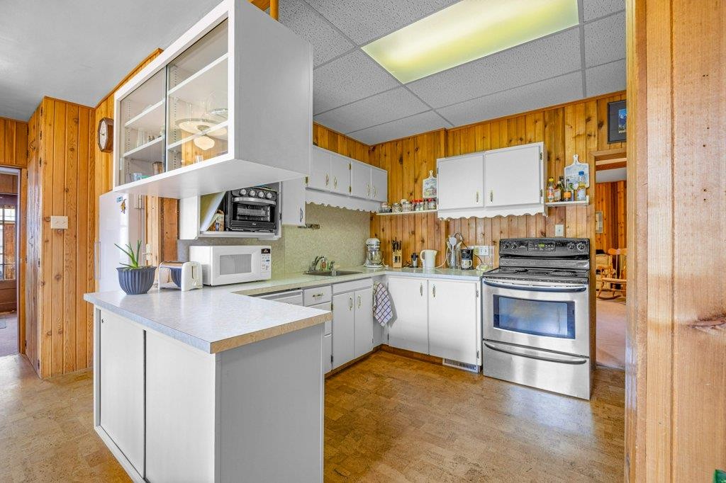 









412


Cougar

Street,
Banff,




AB
T1L1A1

