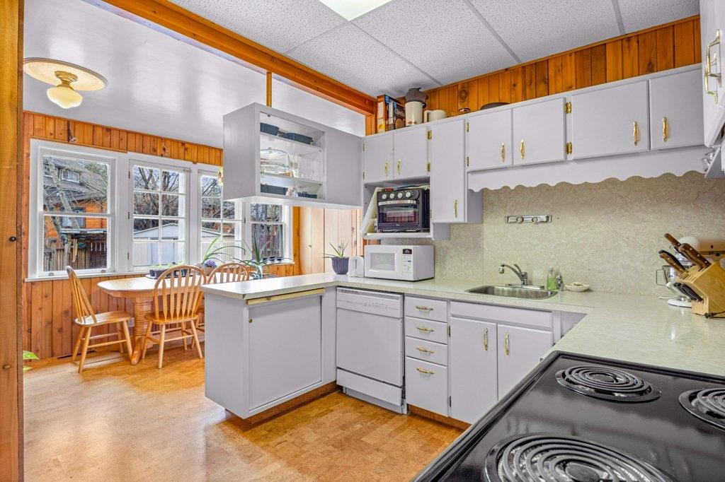 









412


Cougar

Street,
Banff,




AB
T1L1A1

