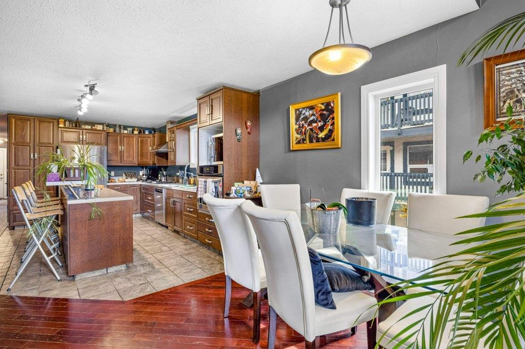 









412


Cougar

Street,
Banff,




AB
T1L1A1

