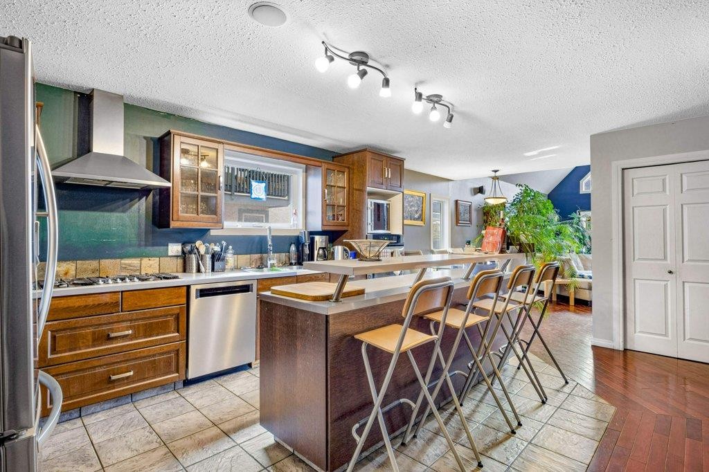 









412


Cougar

Street,
Banff,




AB
T1L1A1

