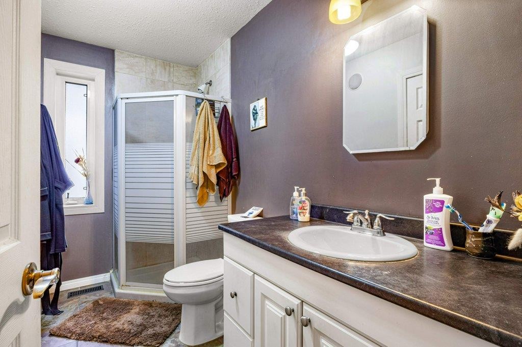 









412


Cougar

Street,
Banff,




AB
T1L1A1

