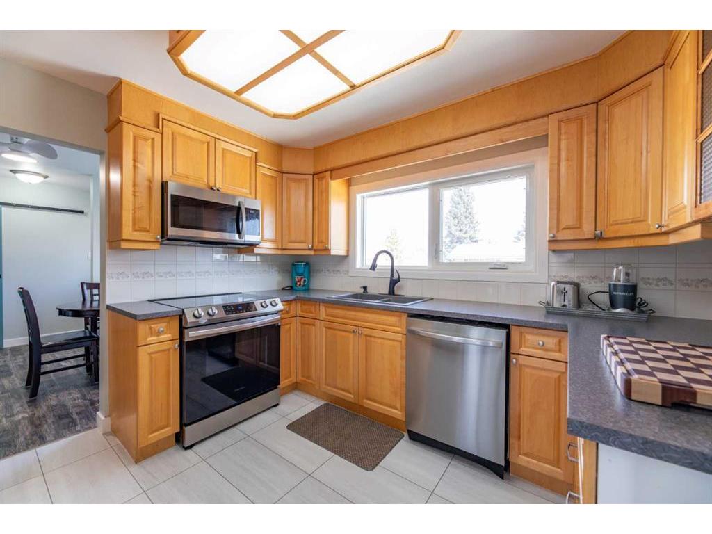 









138


Willow

Drive,
Hinton,




AB
T7V 1E3

