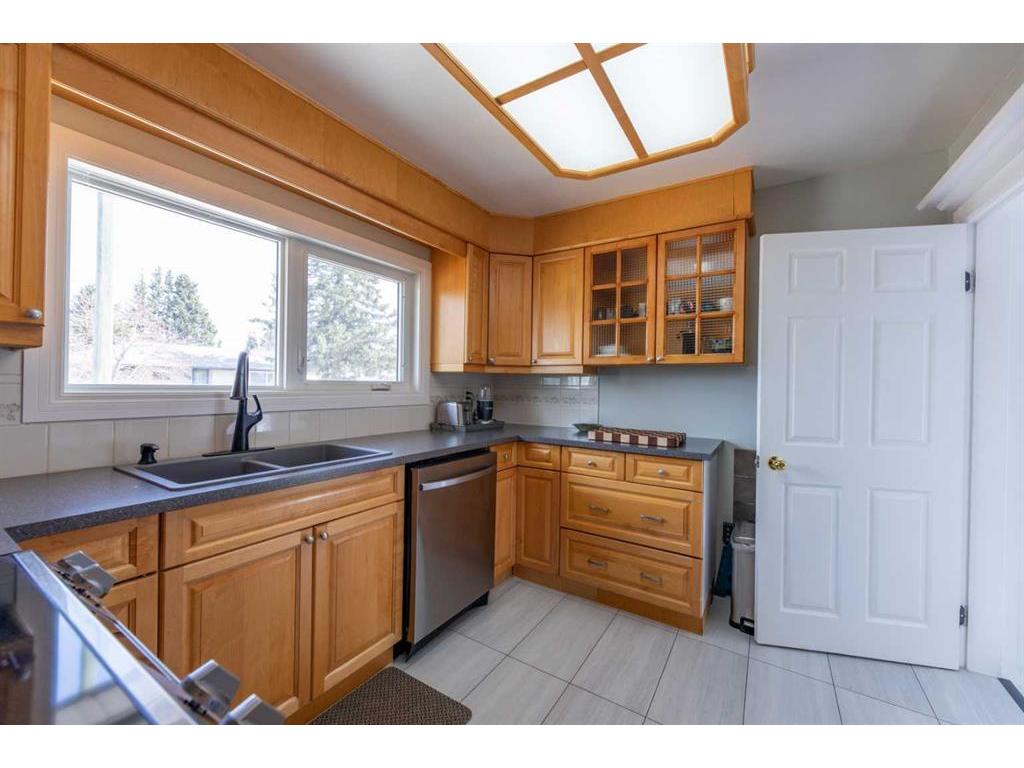 









138


Willow

Drive,
Hinton,




AB
T7V 1E3

