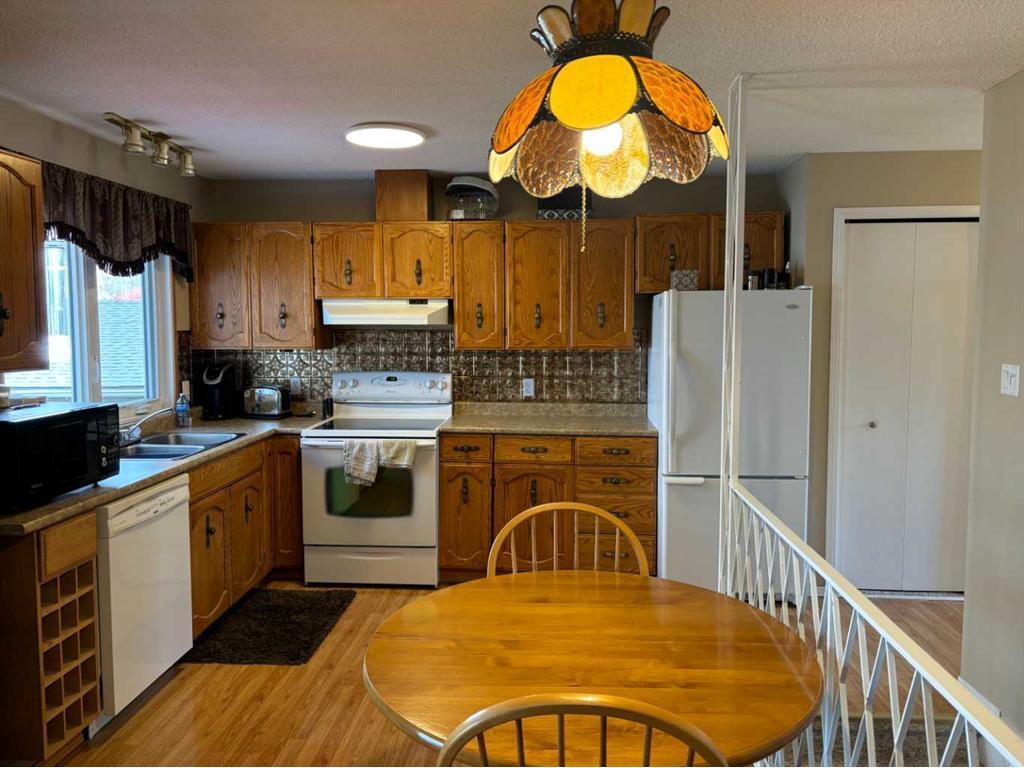 









720


Willow Drive

,
Sunset Beach,




AB
T9S 1C4

