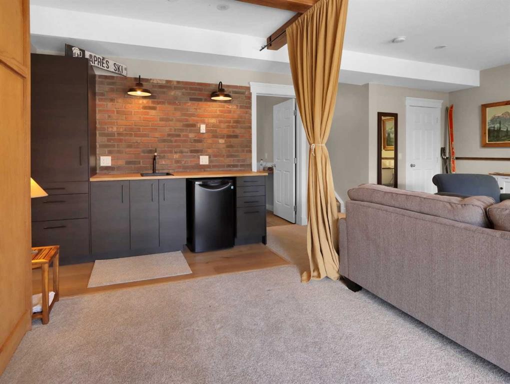 









13


Aspen

Glen, 117,
Canmore,




AB
T1W1A6

