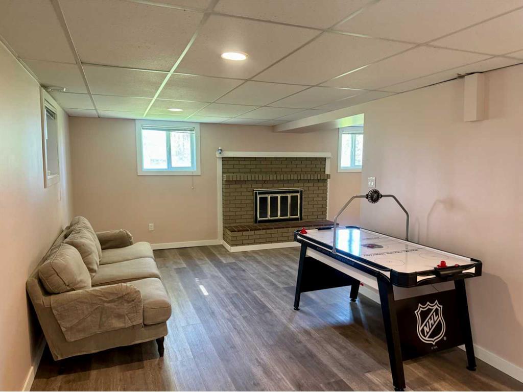 









133


Pembina

Avenue,
Hinton,




AB
T7V 1B7

