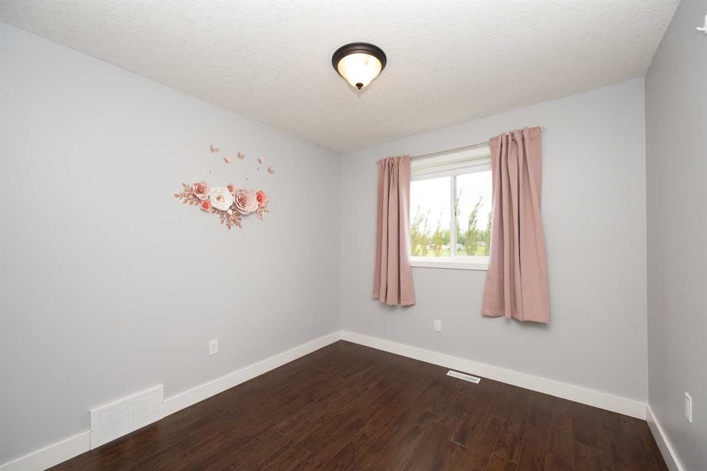 









28, 241044


Highway

Avenue,
Island Lake,




AB
T9S 2A6

