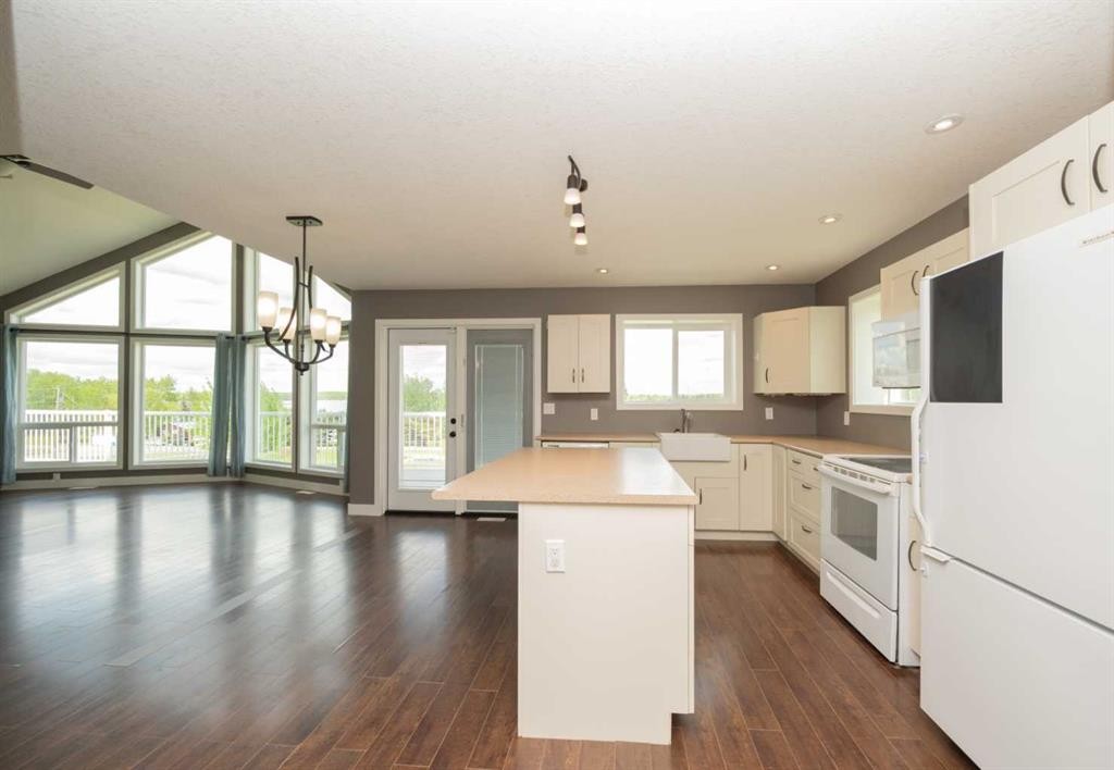 









28, 241044


Highway

Avenue,
Island Lake,




AB
T9S 2A6

