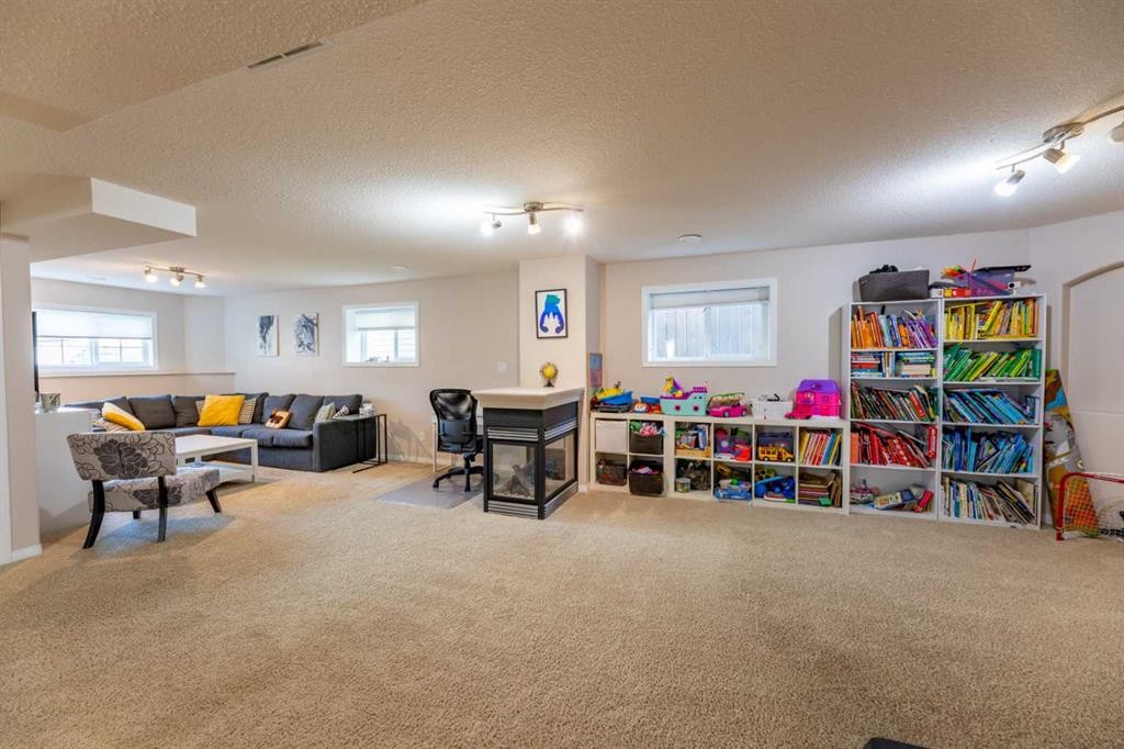 









126


Muldoon

Crescent,
Hinton,




AB
T7V 0A1

