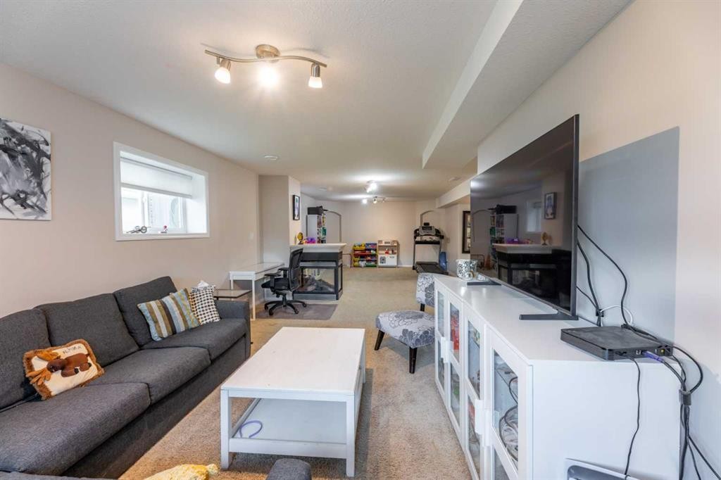 









126


Muldoon

Crescent,
Hinton,




AB
T7V 0A1

