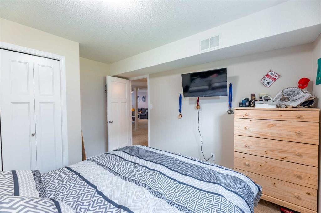 









126


Muldoon

Crescent,
Hinton,




AB
T7V 0A1

