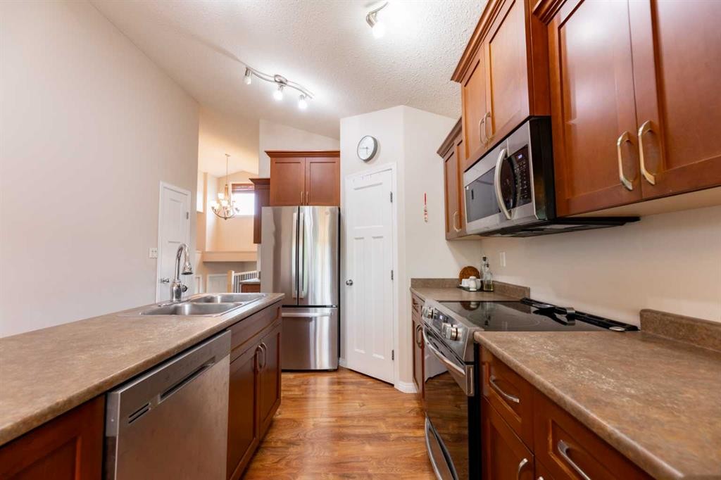 









126


Muldoon

Crescent,
Hinton,




AB
T7V 0A1

