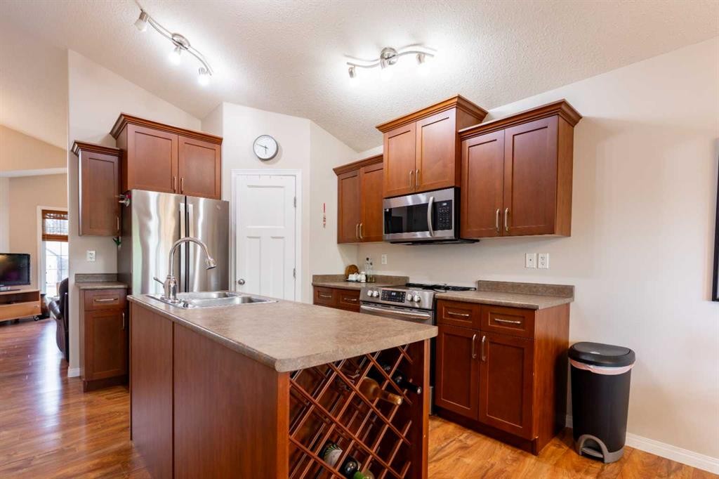 









126


Muldoon

Crescent,
Hinton,




AB
T7V 0A1

