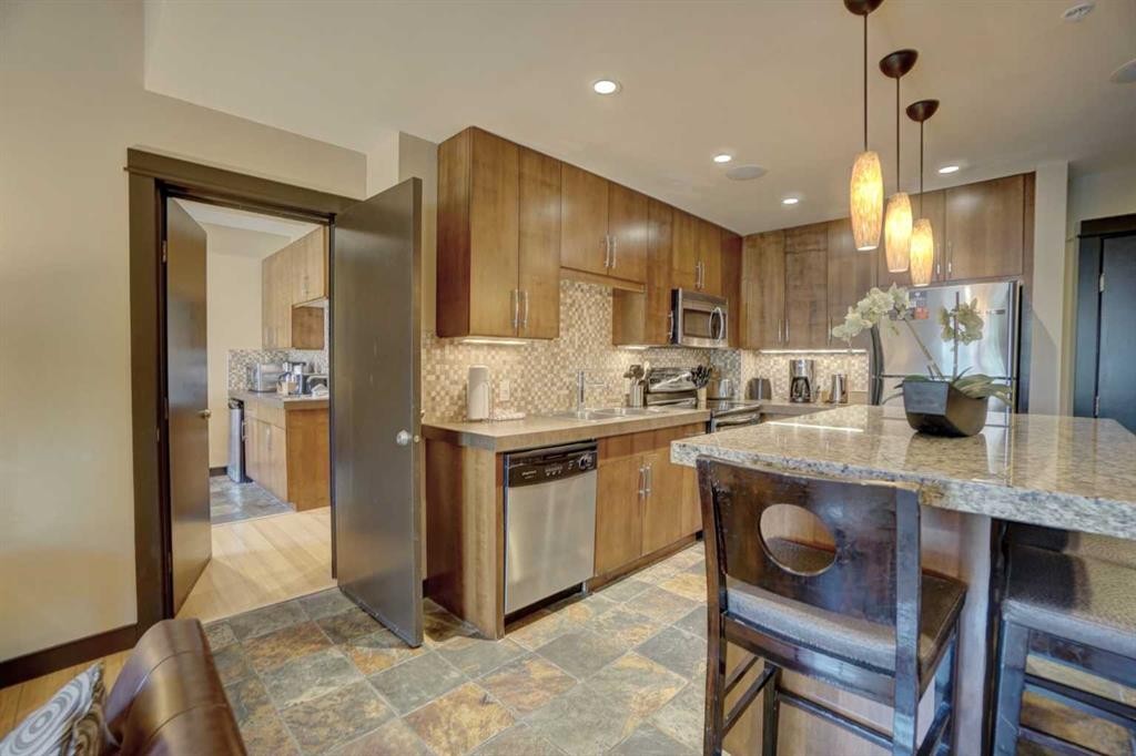 









1818


Mountain

Avenue, 106A,
Canmore,




AB
T1W 3M3

