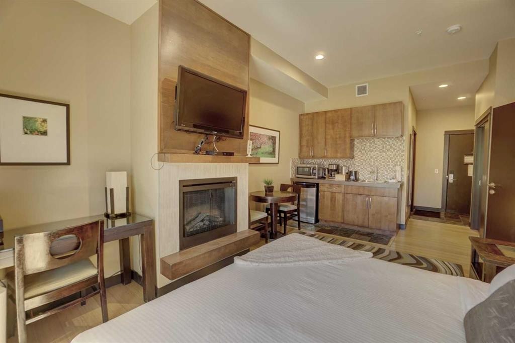









1818


Mountain

Avenue, 106A,
Canmore,




AB
T1W 3M3

