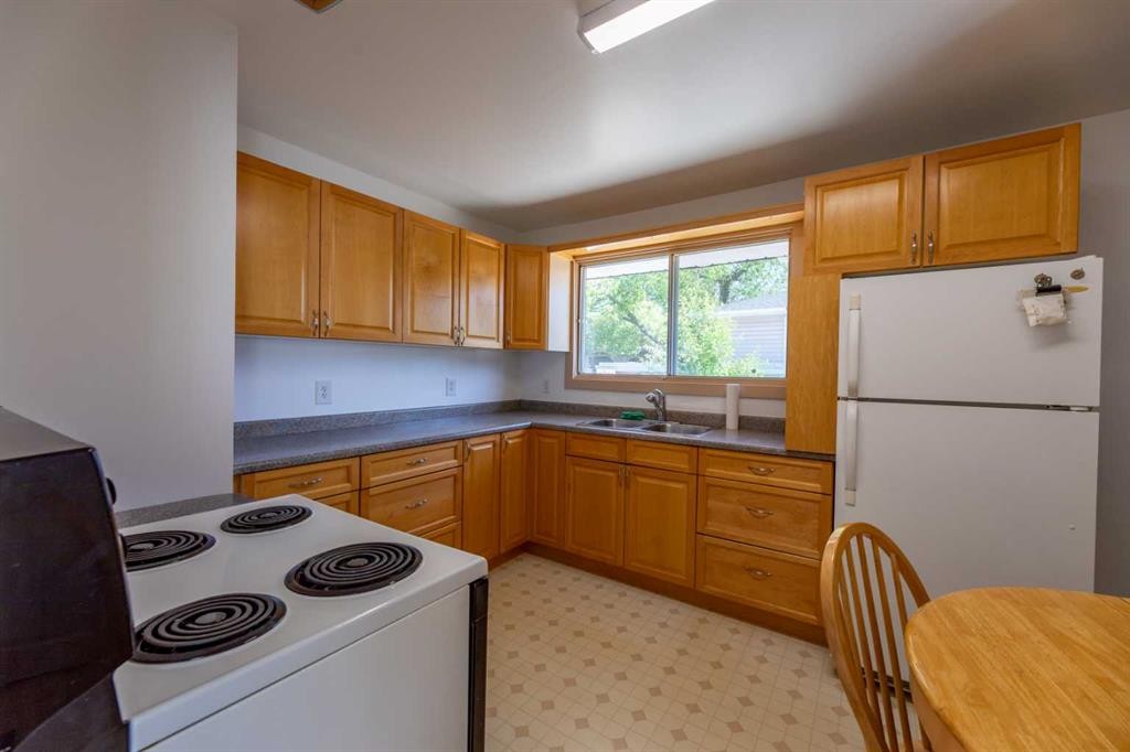 









117


Dorin

Drive,
Hinton,




AB
T7V 1B8

