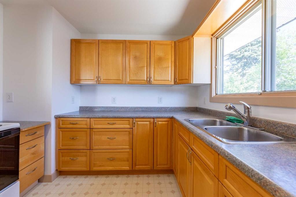 









117


Dorin

Drive,
Hinton,




AB
T7V 1B8

