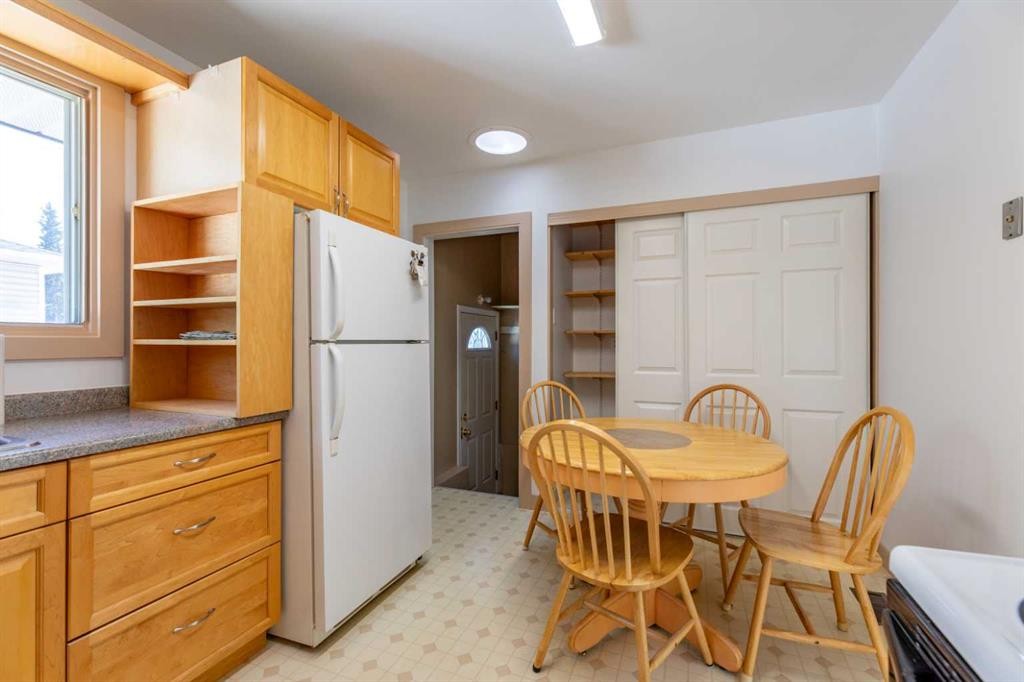 









117


Dorin

Drive,
Hinton,




AB
T7V 1B8

