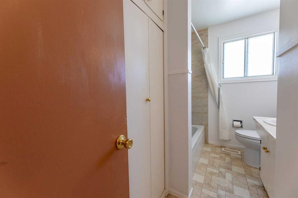 









117


Dorin

Drive,
Hinton,




AB
T7V 1B8

