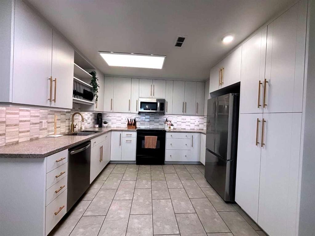 









671022


Range Road 241

, 93,
Rural Athabasca County,




AB
T9S 2A6

