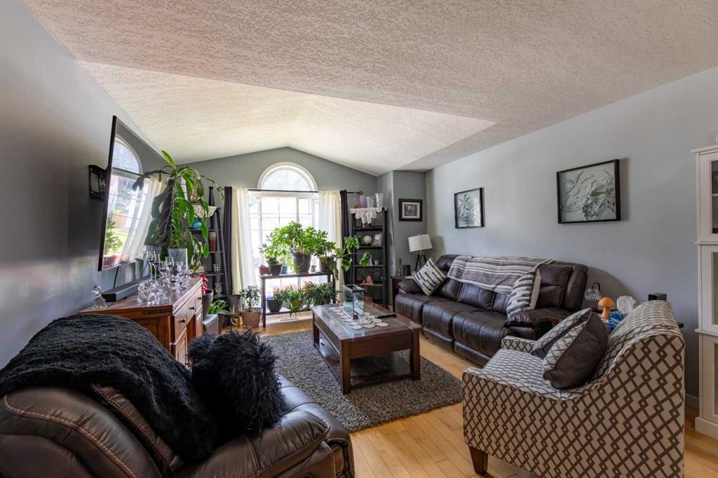 









168


Sitar

Crescent,
Hinton,




AB
T7V 1S7

