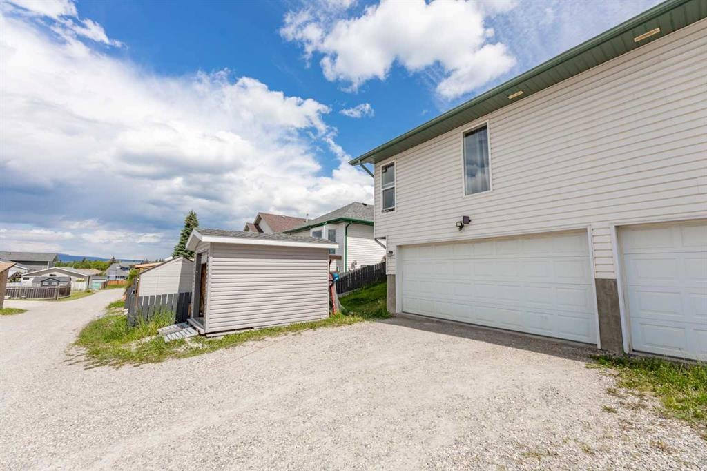 









168


Sitar

Crescent,
Hinton,




AB
T7V 1S7

