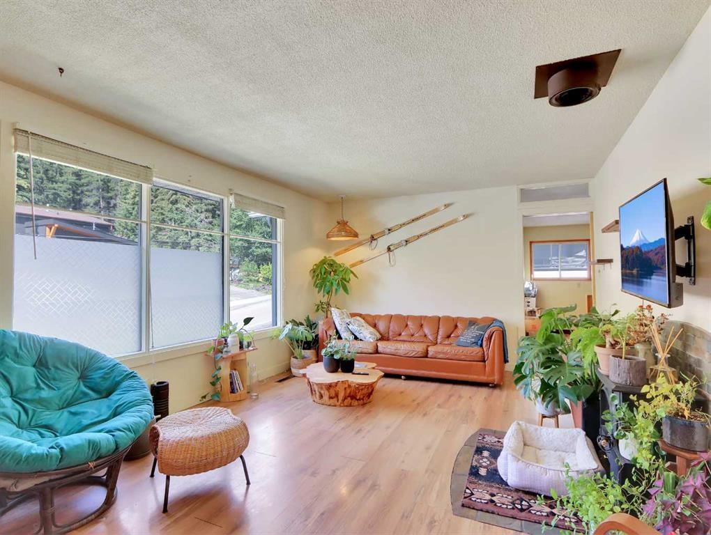 









252


Three Sisters

Drive,
Canmore,




AB
T1W2M4

