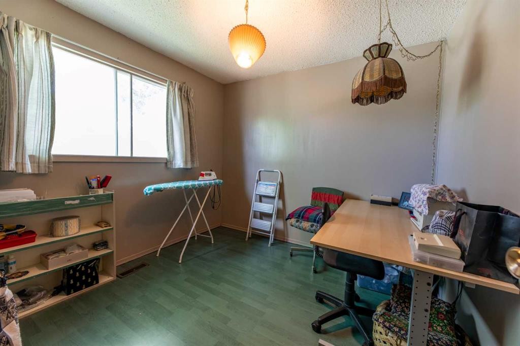 









437


Mountain

Street,
Hinton,




AB
T7V 1A6

