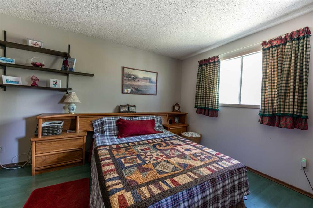 









437


Mountain

Street,
Hinton,




AB
T7V 1A6

