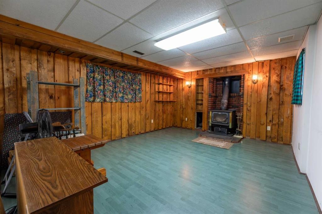 









437


Mountain

Street,
Hinton,




AB
T7V 1A6

