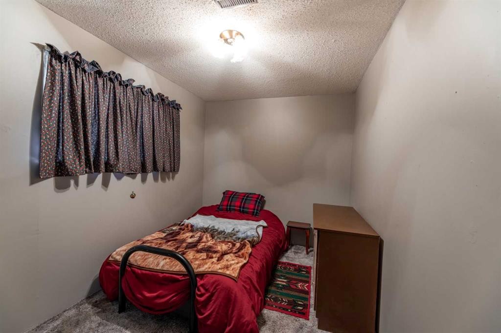 









437


Mountain

Street,
Hinton,




AB
T7V 1A6

