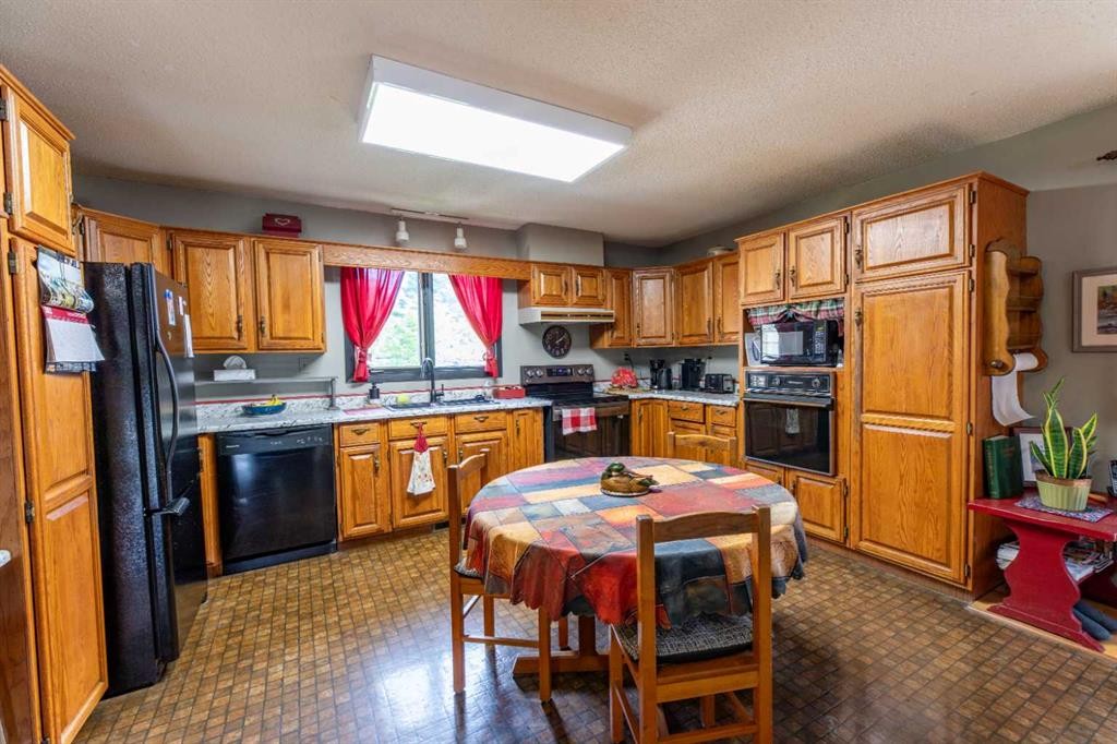 









437


Mountain

Street,
Hinton,




AB
T7V 1A6

