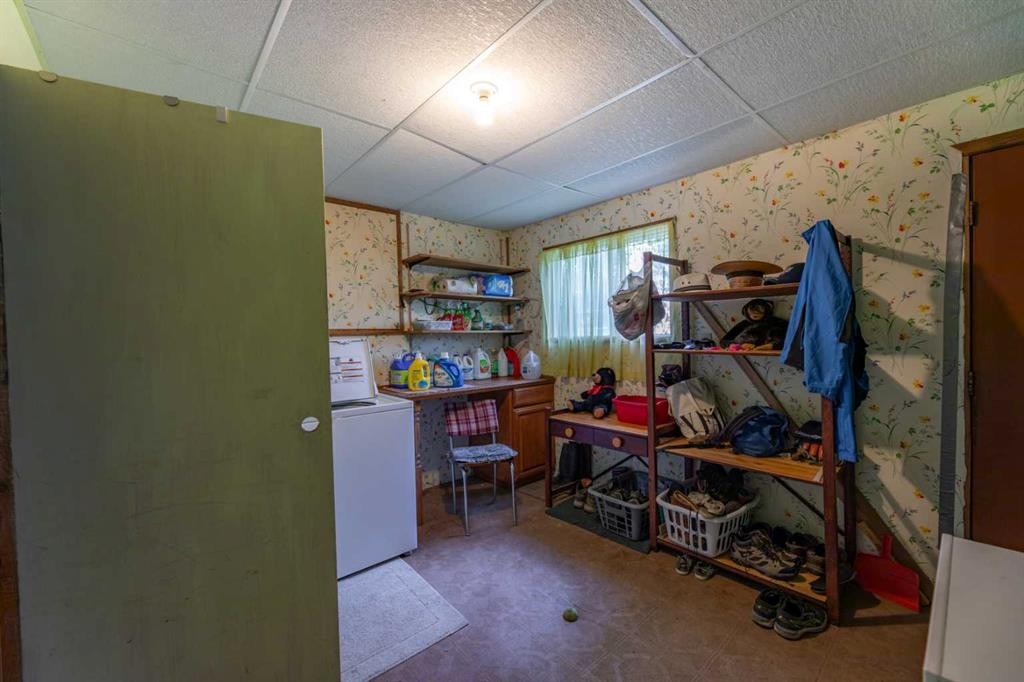 









437


Mountain

Street,
Hinton,




AB
T7V 1A6

