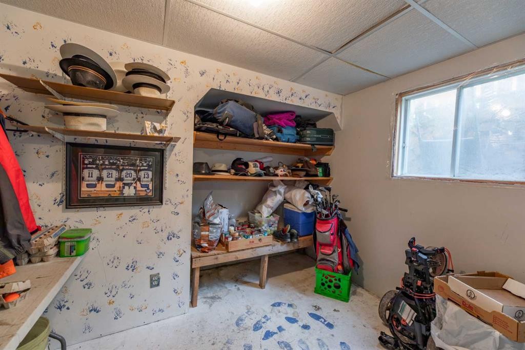 









437


Mountain

Street,
Hinton,




AB
T7V 1A6

