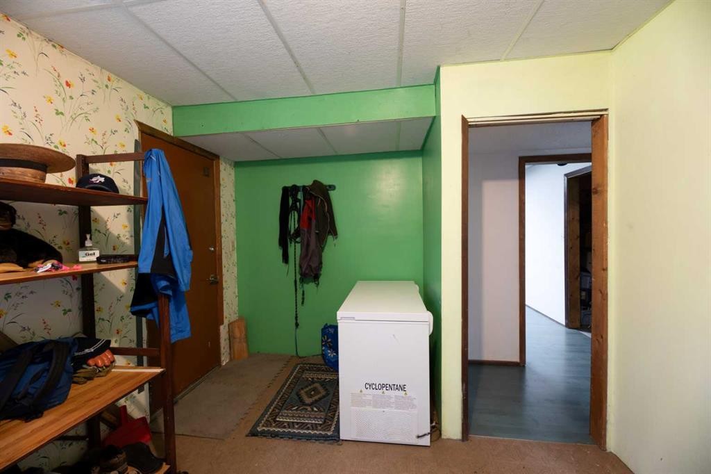 









437


Mountain

Street,
Hinton,




AB
T7V 1A6


