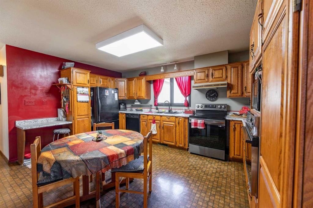 









437


Mountain

Street,
Hinton,




AB
T7V 1A6

