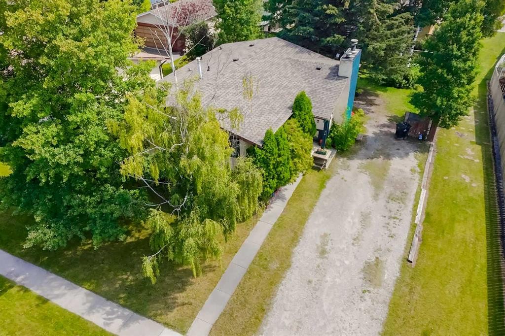 









437


Mountain

Street,
Hinton,




AB
T7V 1A6

