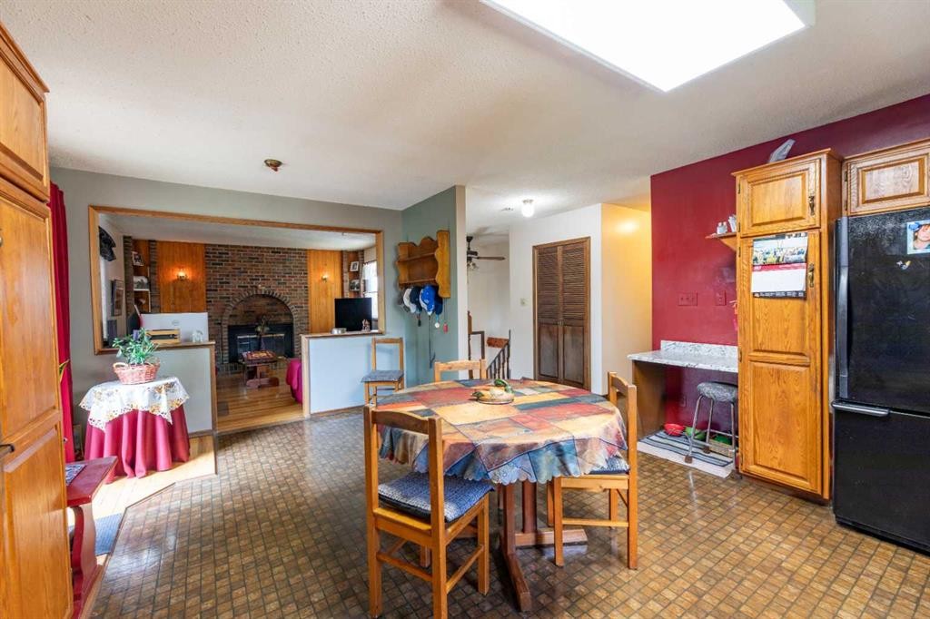 









437


Mountain

Street,
Hinton,




AB
T7V 1A6

