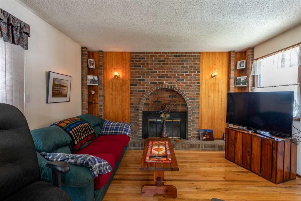 









437


Mountain

Street,
Hinton,




AB
T7V 1A6

