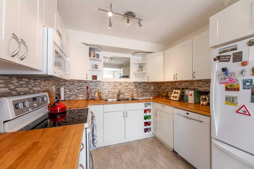 









457


Collinge

Road, 316,
Hinton,




AB
T7V1M2

