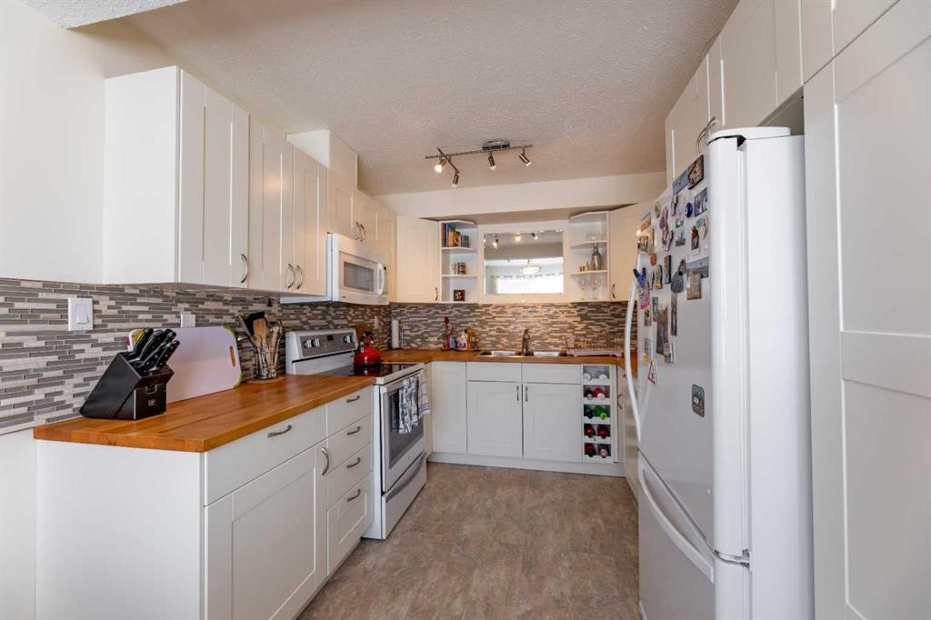 









457


Collinge

Road, 316,
Hinton,




AB
T7V1M2

