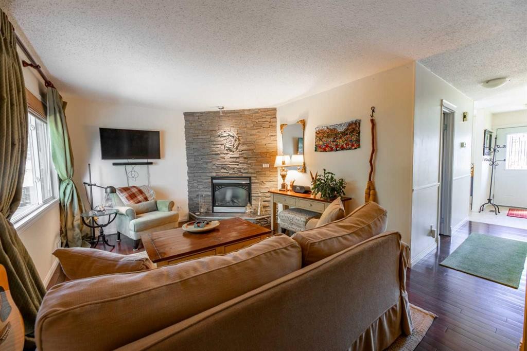 









457


Collinge

Road, 316,
Hinton,




AB
T7V1M2

