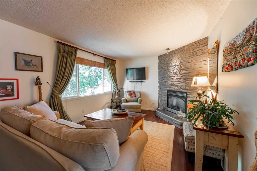 









457


Collinge

Road, 316,
Hinton,




AB
T7V1M2

