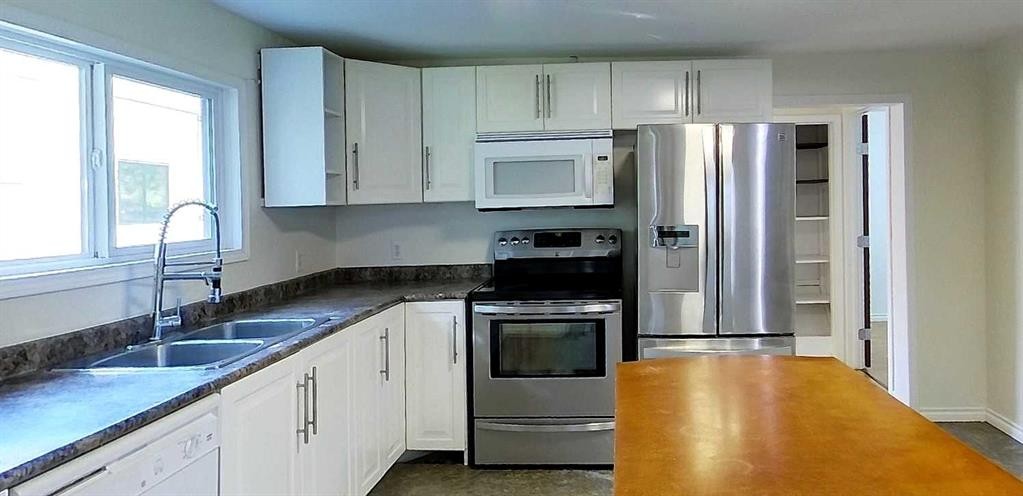 









19116A


Township Road 530A

,
Rural Yellowhead County,




AB
T7E 3B7


