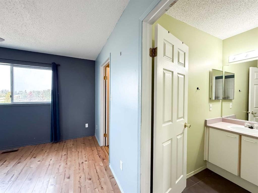 









465


Makenny

Street, 17,
Hinton,




AB
T7V 1H3

