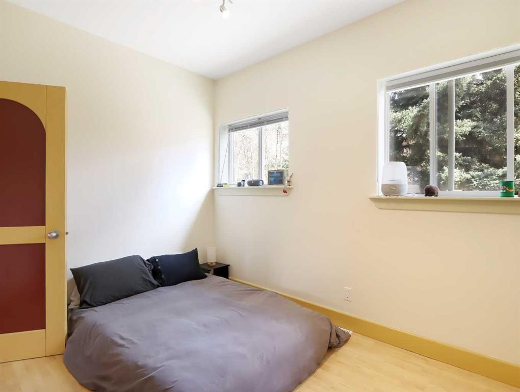 









228


17th Street

,
Canmore,




AB
T1W1Y8

