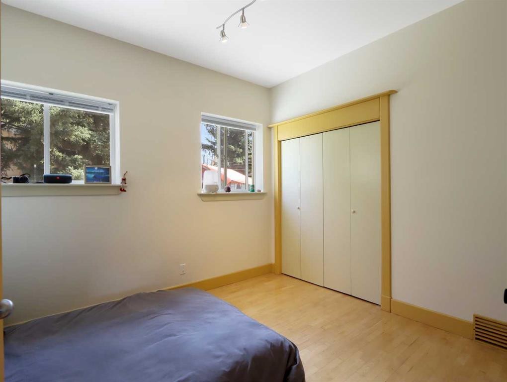 









228


17th Street

,
Canmore,




AB
T1W1Y8

