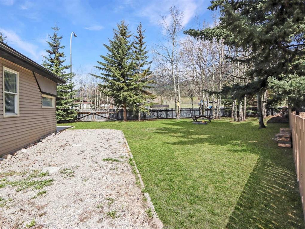 









228


17th Street

,
Canmore,




AB
T1W1Y8

