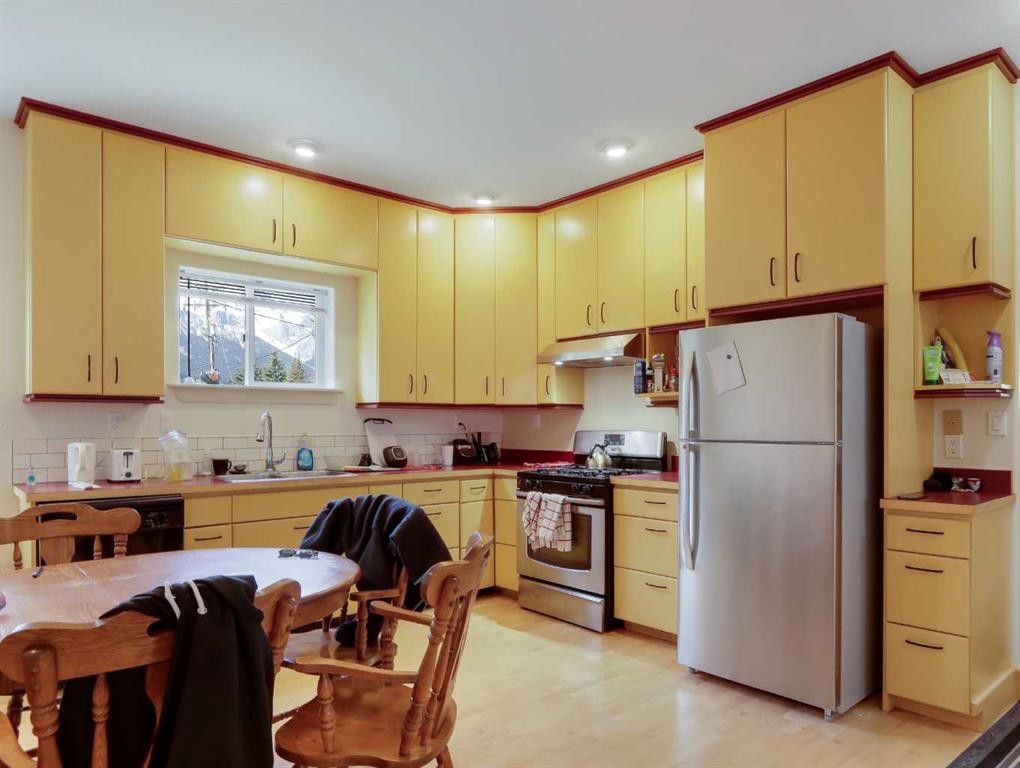 









228


17th Street

,
Canmore,




AB
T1W1Y8

