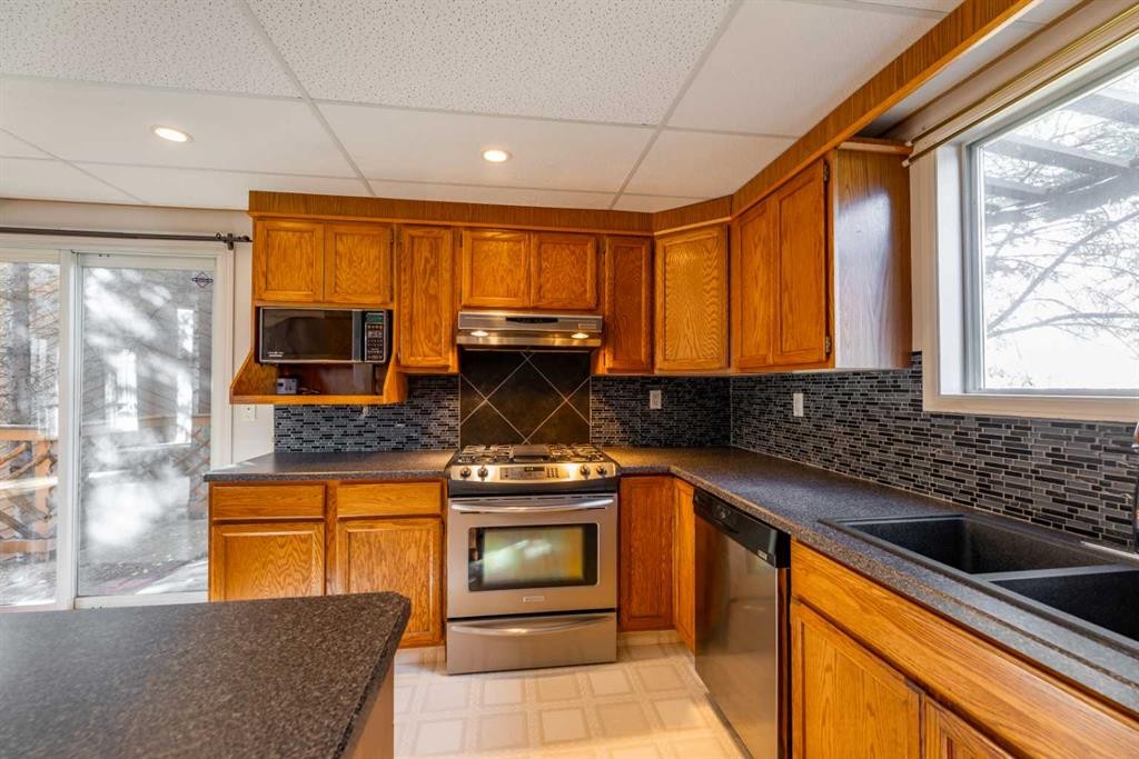 









320


Collinge

Road,
Hinton,




AB
T7V1L2

